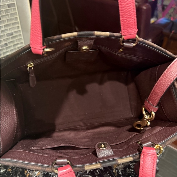 COACH 2021 Dempsey Carryall 
Color - Strawberry Haze 
EUC - Picture 7 of 9